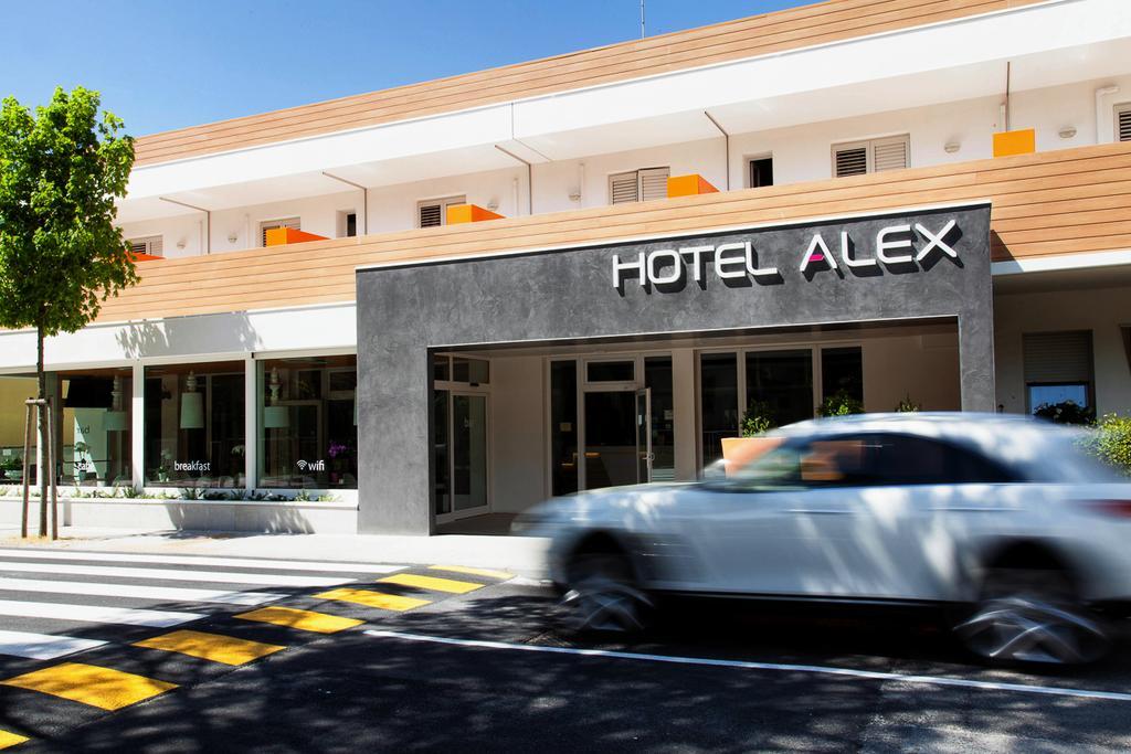 Hotel Alex لينانو سابيادورو المظهر الخارجي الصورة
